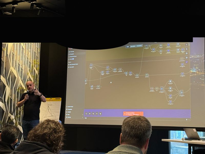 Nuno Assis presenting at a tech meetup