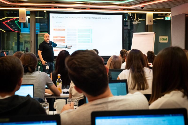 Nuno Assis leading a workshop